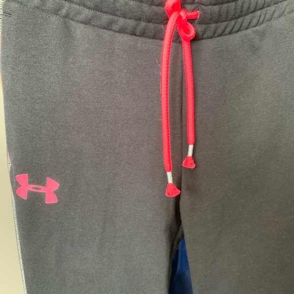 Black Under Armour pants. - Picture 2 of 3